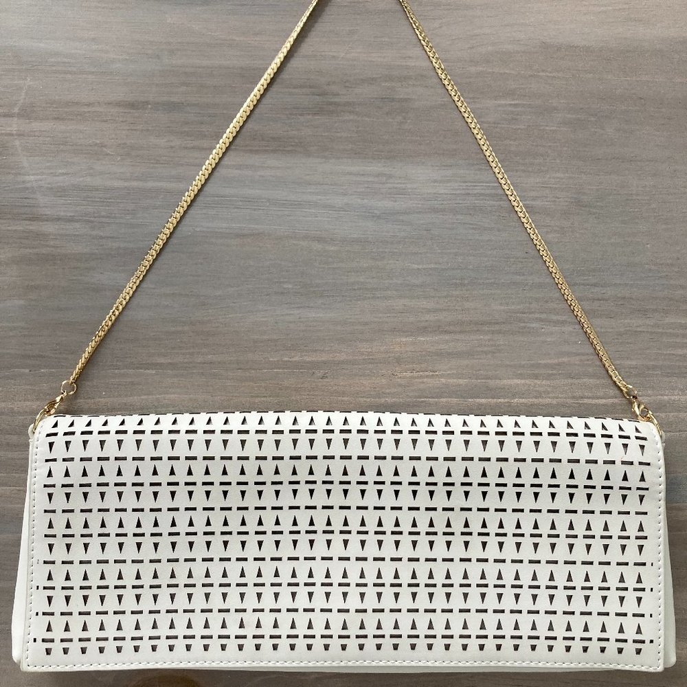 *NEW* VINCE CAMUTO LEATHER CLUTCH - GOLD CHAIN-  CREAM